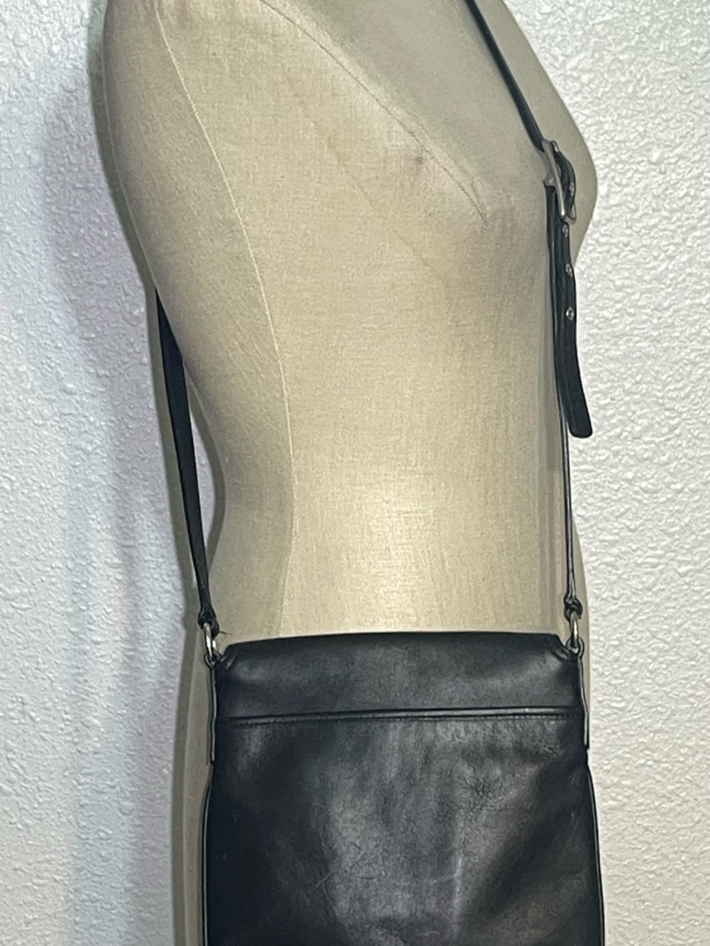 Coach vintage black leather legacy slim crossbody bag - Picture 8 of 12